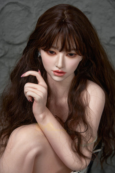 Yuna Silikon Sexpuppe